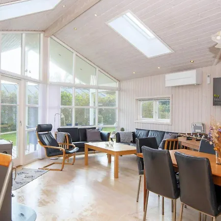 8 Person Holiday In Semesterbostad